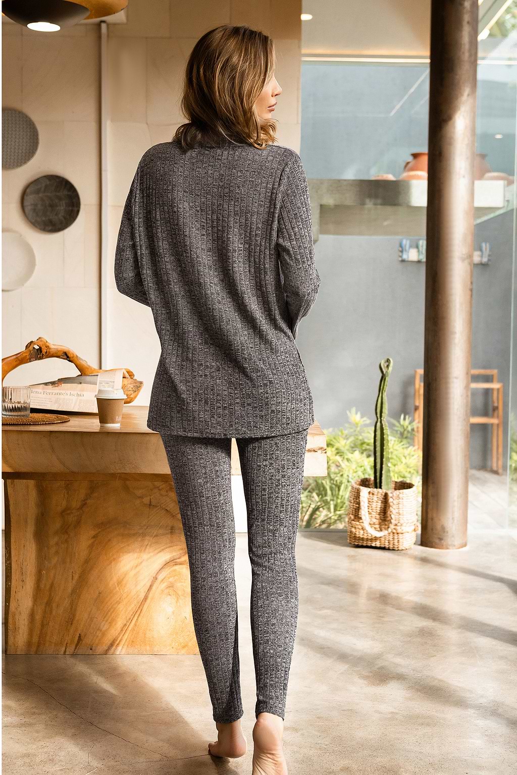 Set pigiama con t-shirt a maniche lunghe e leggings in maglia a coste grigia