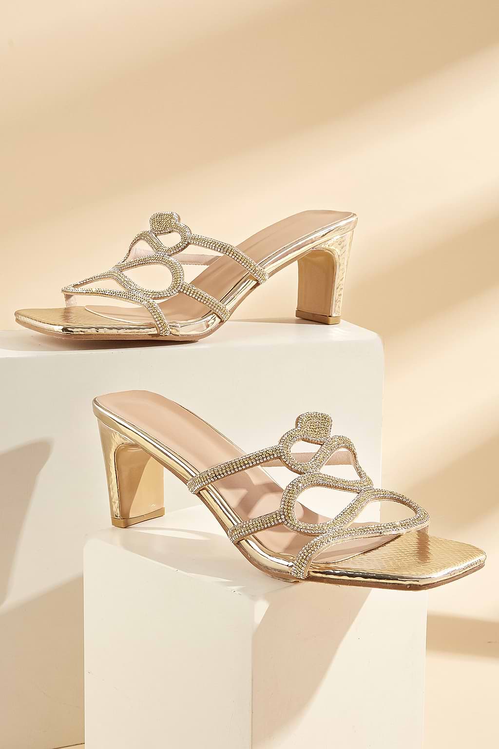 Abstracte band open teen hakken