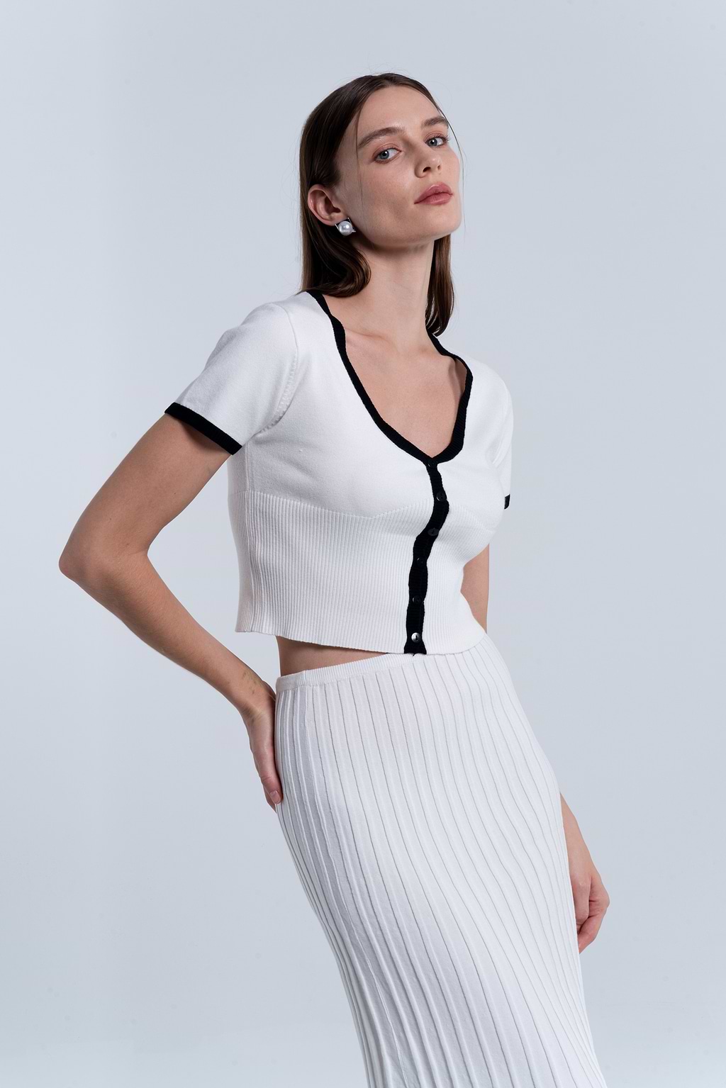 Black & White Colorblock Short Sleeve Sweater Top