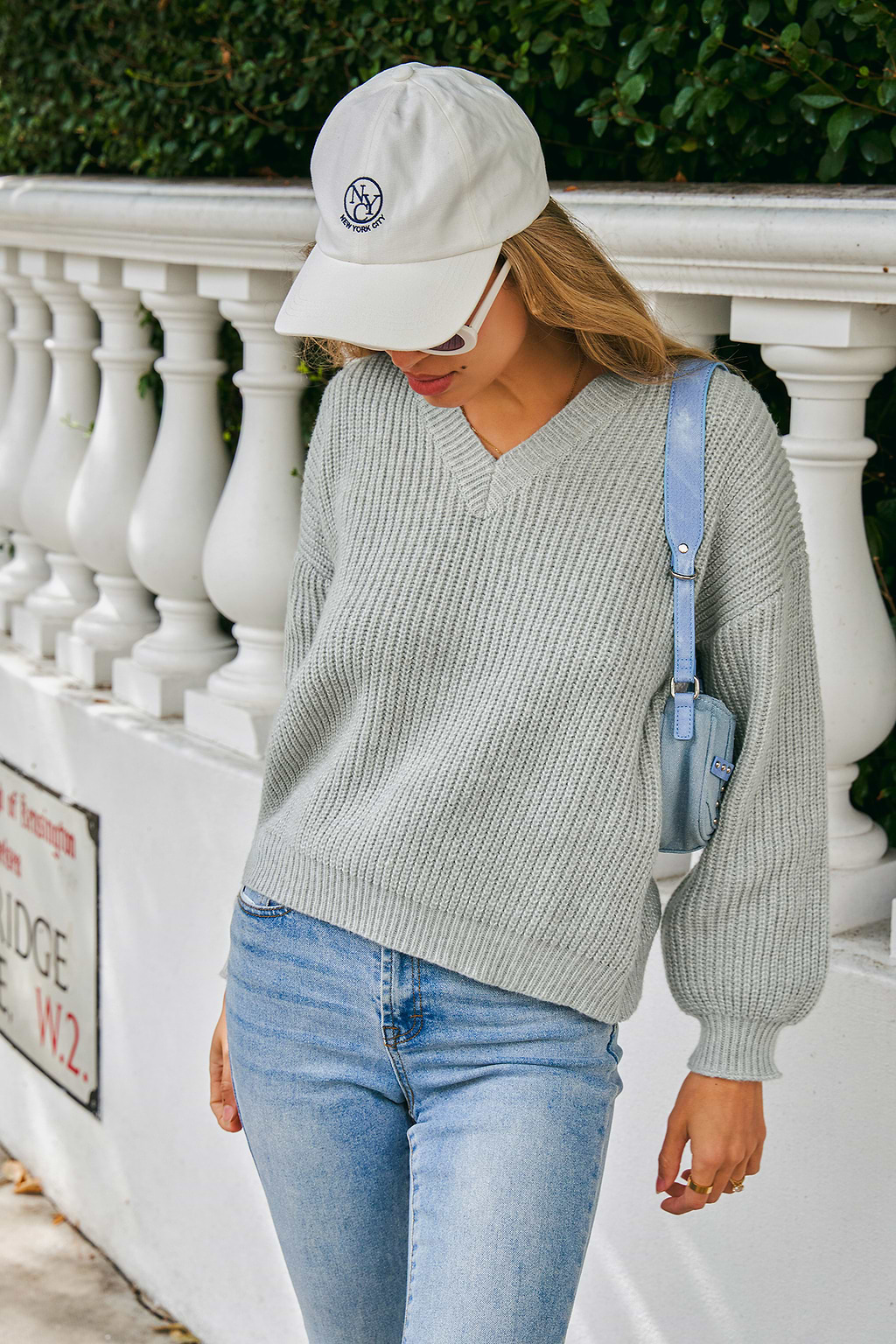 Pull à col en V et manches longues gris