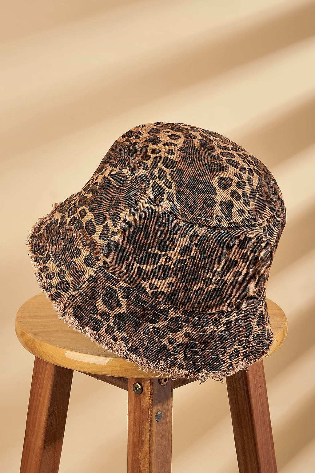 Luipaardprint gerafelde rand emmerhoed