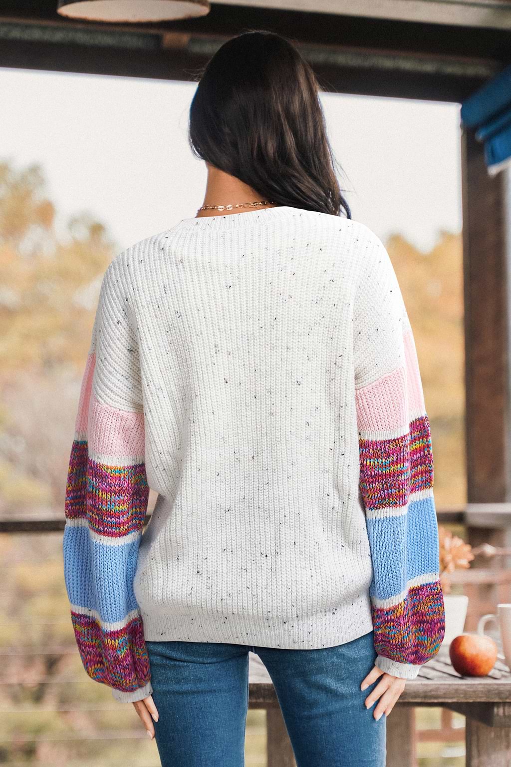 Beige Pullover mit Rundhalsausschnitt und Colorblock-Ärmeln