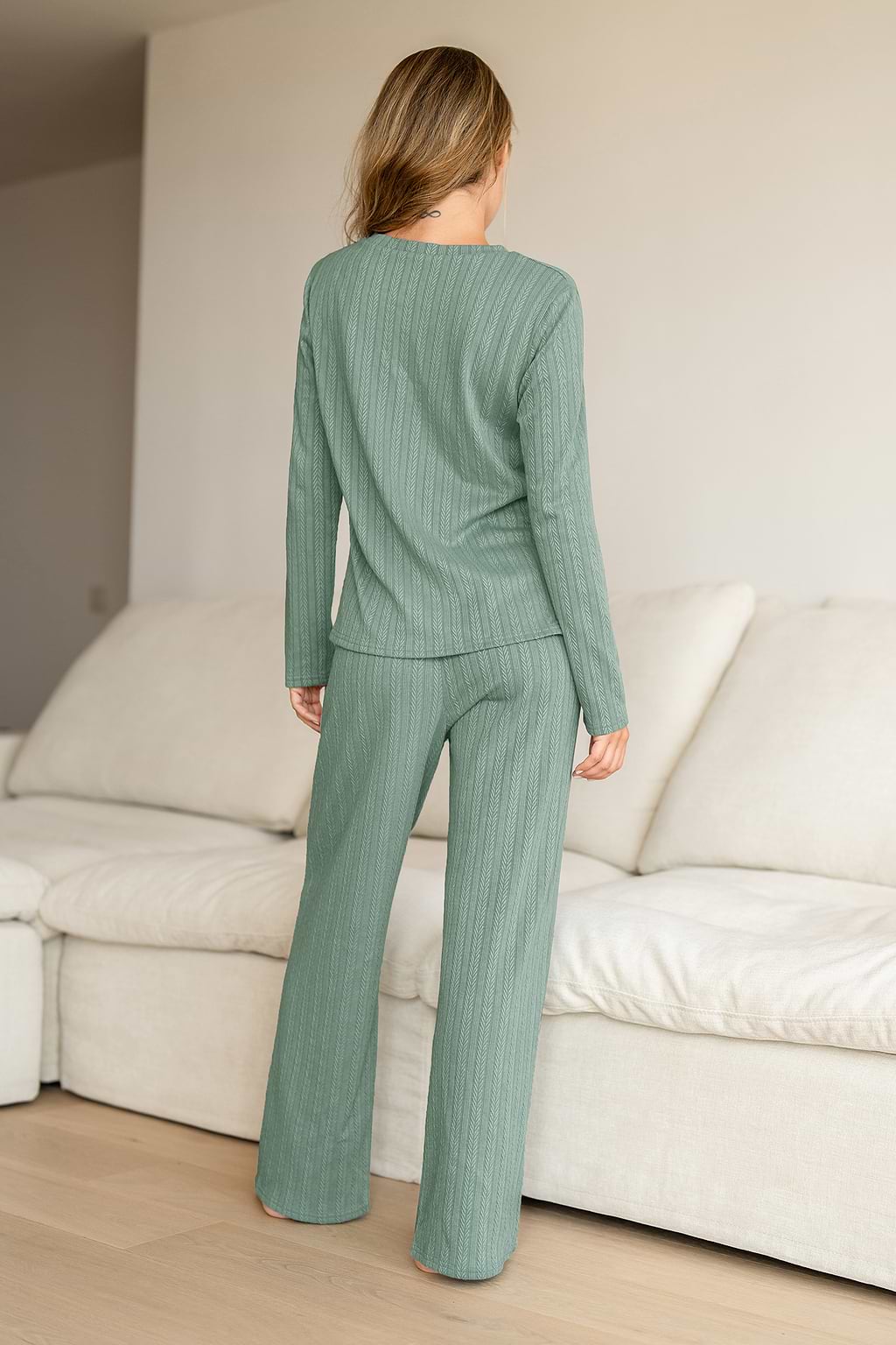 Groene pyjama-top met lange mouwen en broekset