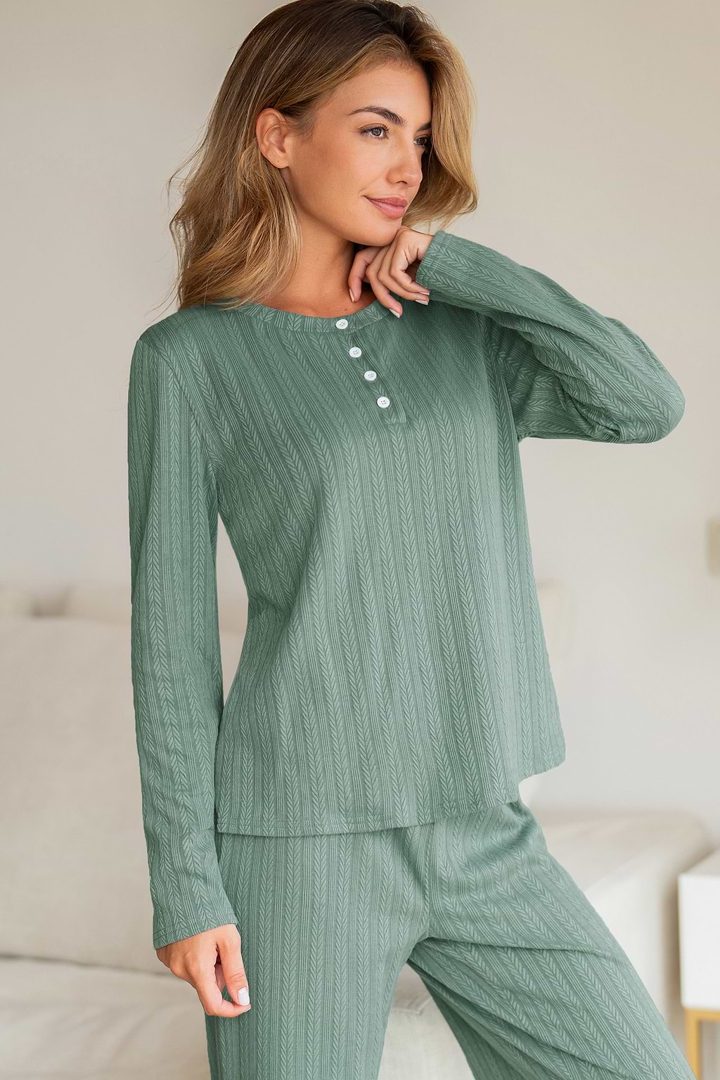 Groene pyjama-top met lange mouwen en broekset
