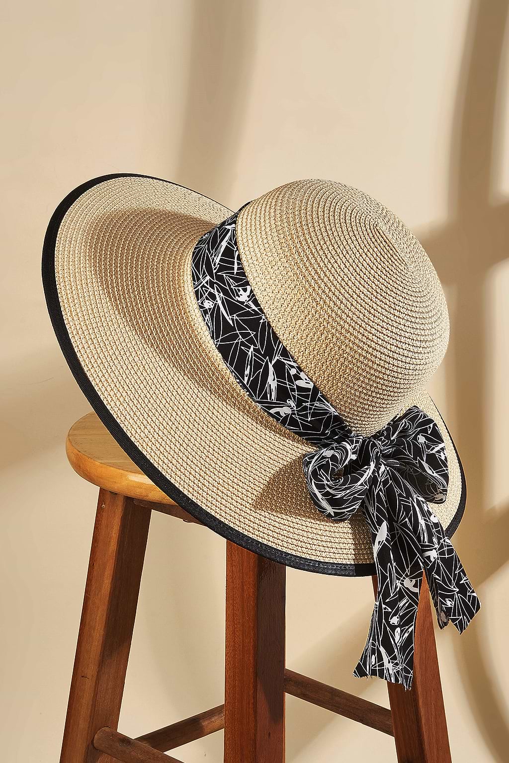 Abstracte band contrasterende strohoed