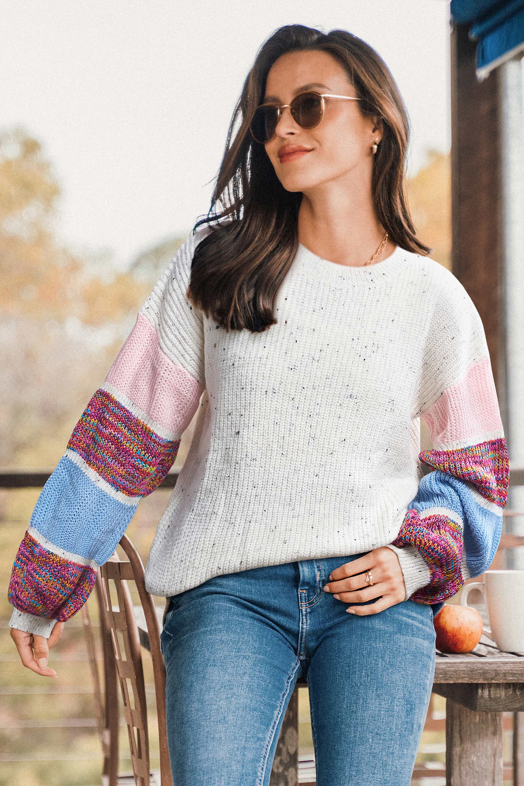 Beige Pullover mit Rundhalsausschnitt und Colorblock-Ärmeln