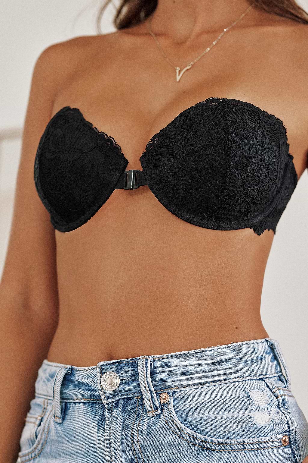 Black Lace Strapless Bra