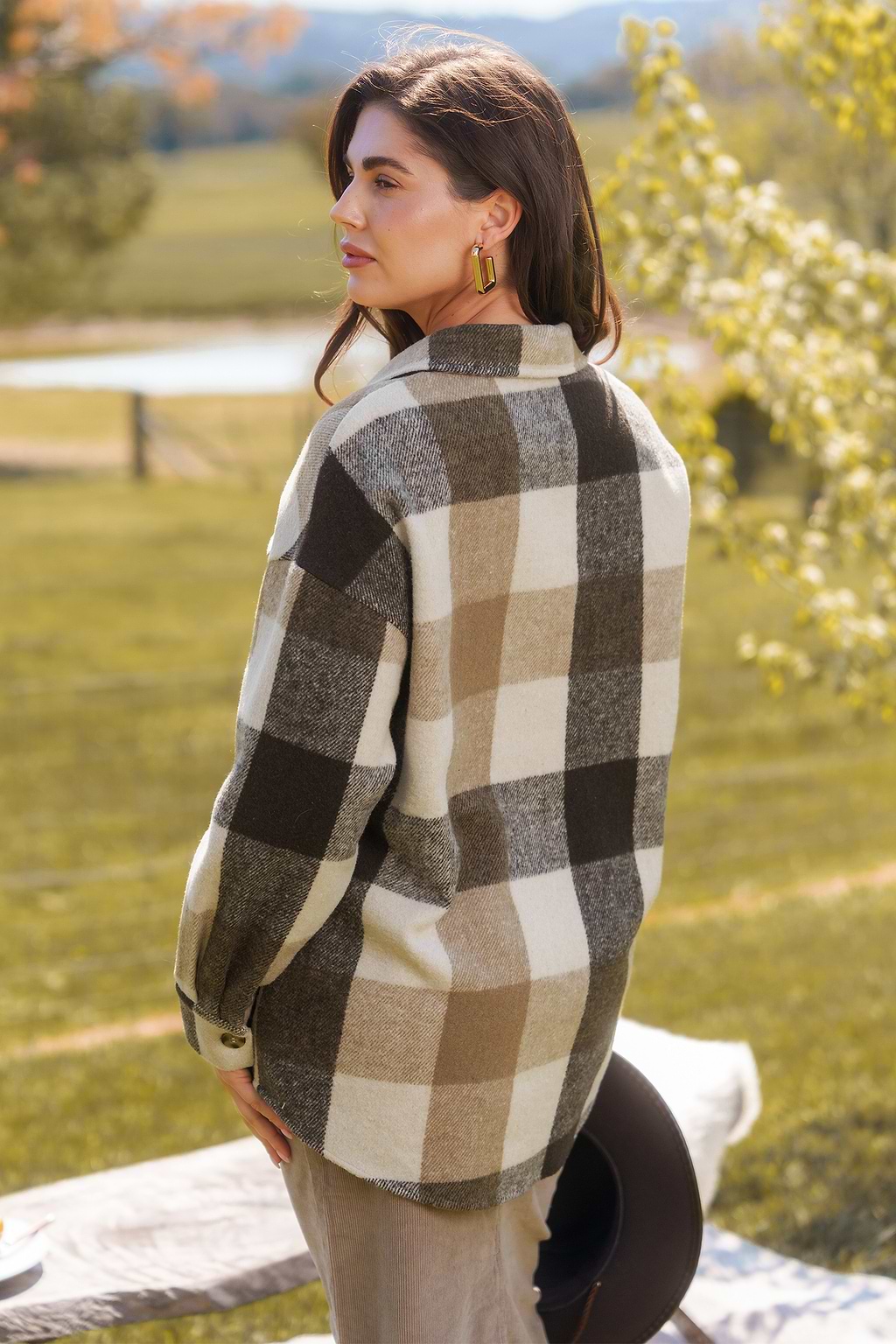 Hellbraune karierte Hemdjacke mit Knopfleiste