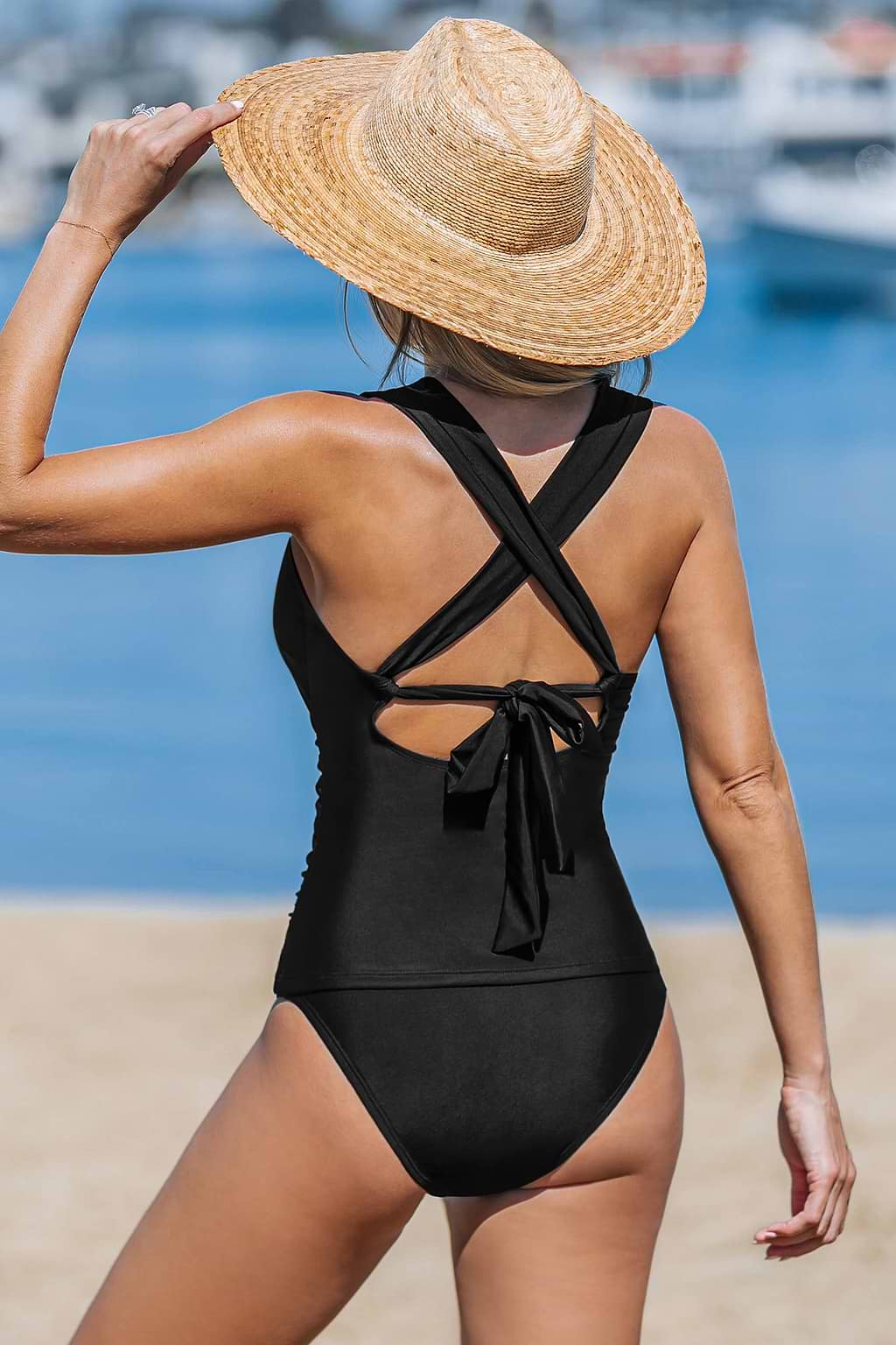 Schwarzes Tankini-Oberteil & Standard-Bikinihöschen