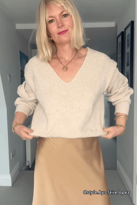 Long Sleeve V-Neck Bow Jumper