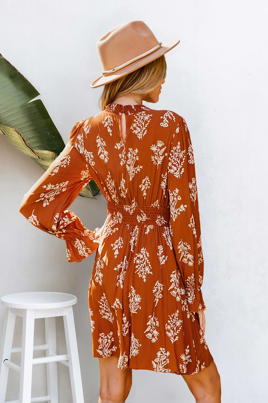 Floral-Minikleid mit Blousonärmeln in gebranntem Orange