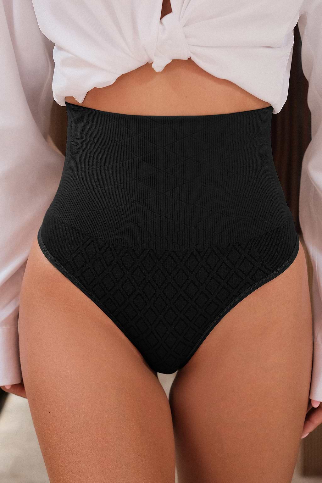 Braguita moldeadora de cintura alta negra con control del abdomen