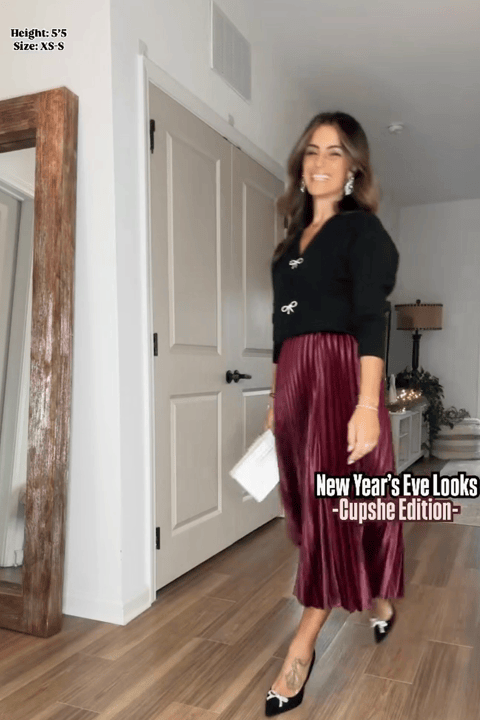 Jupe plissée en satin rouge