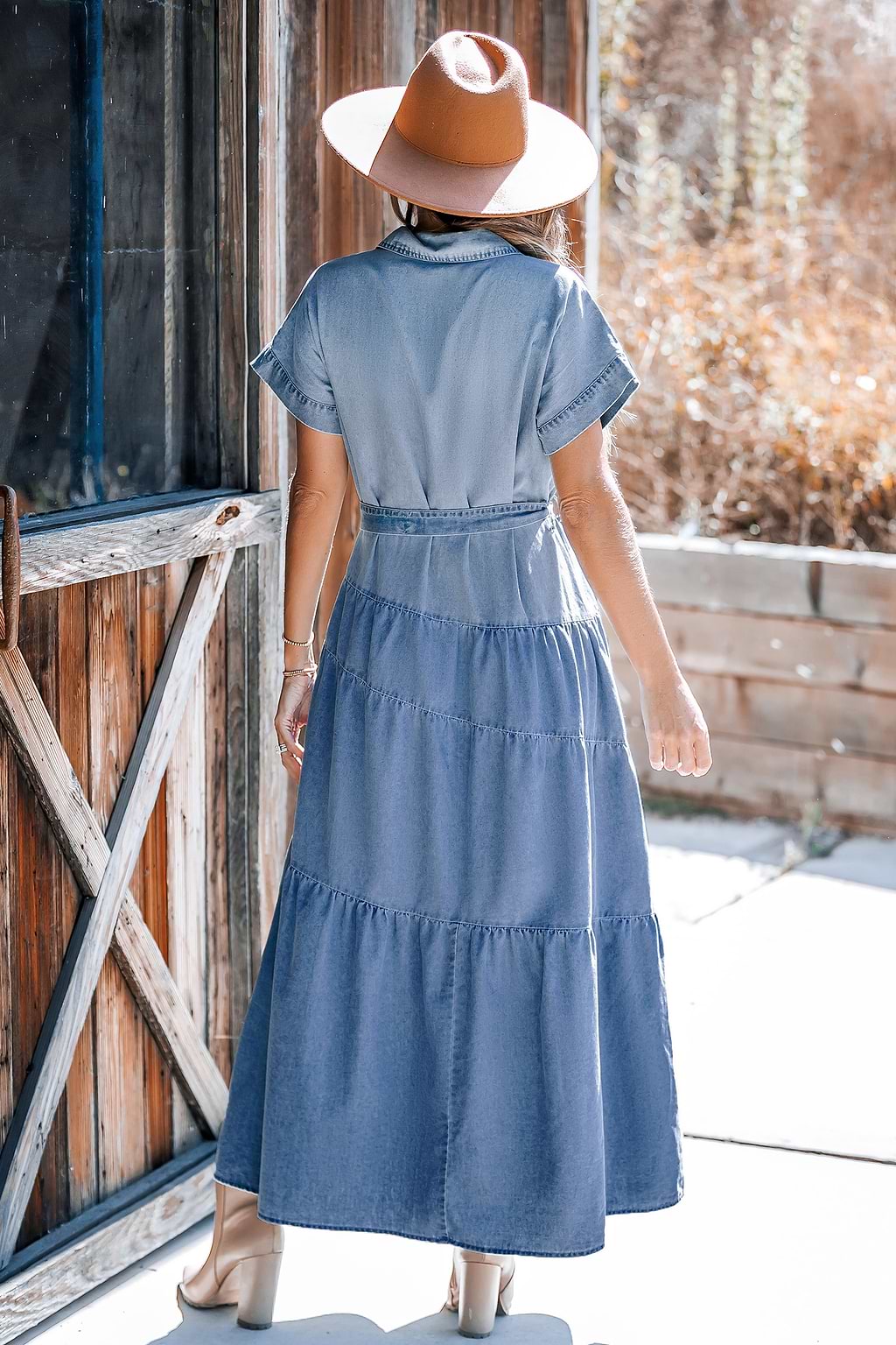 Vestido camisero largo con botones delanteros y cuello azul