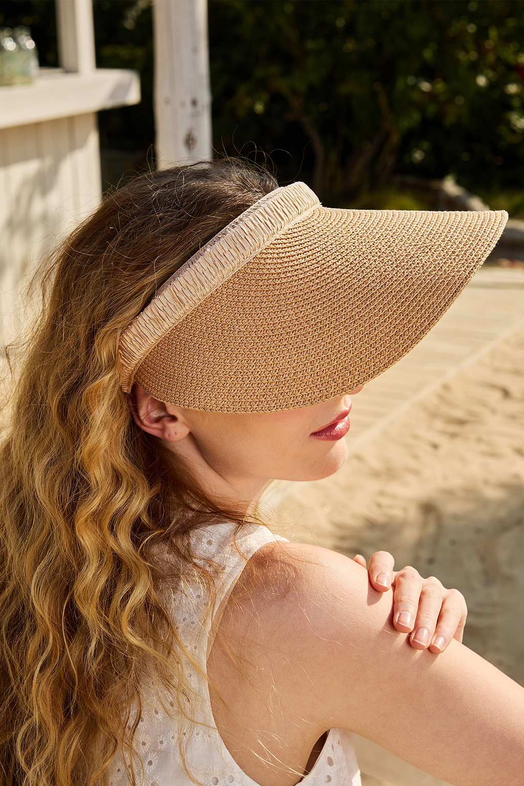 Klassisches neutrales Strohvisier