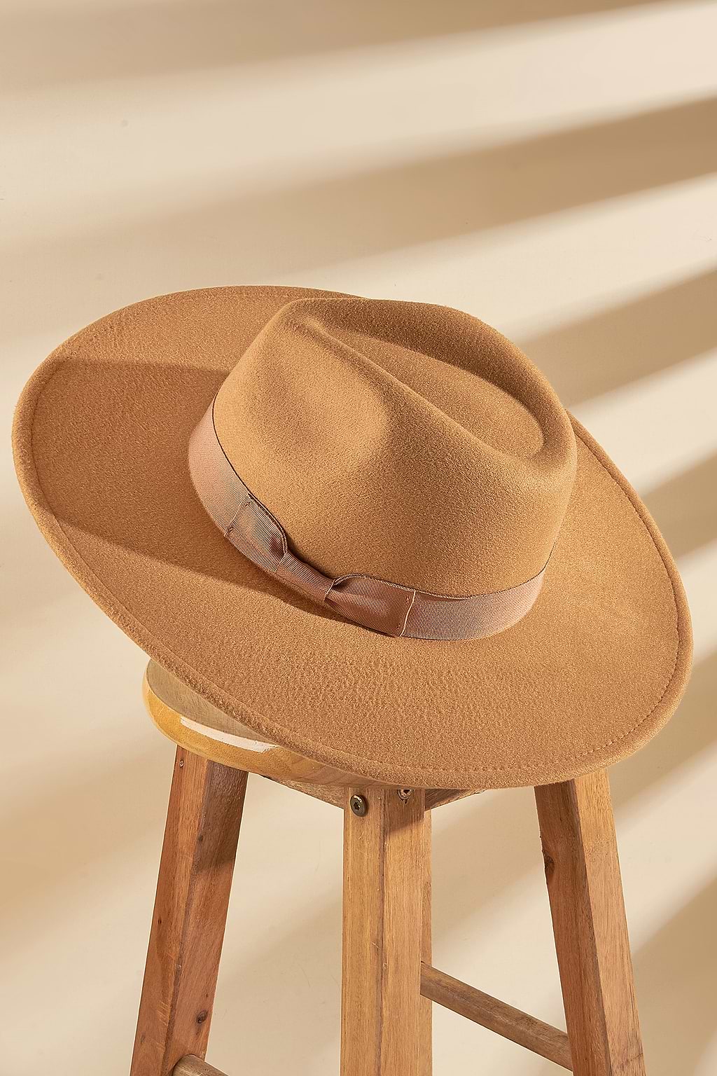 Sonnenhut mit stilvollem Band