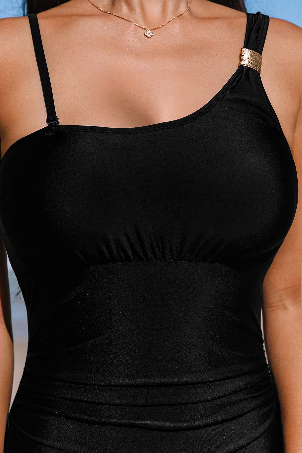 Traje de baño de una pieza negro Gilded Tide