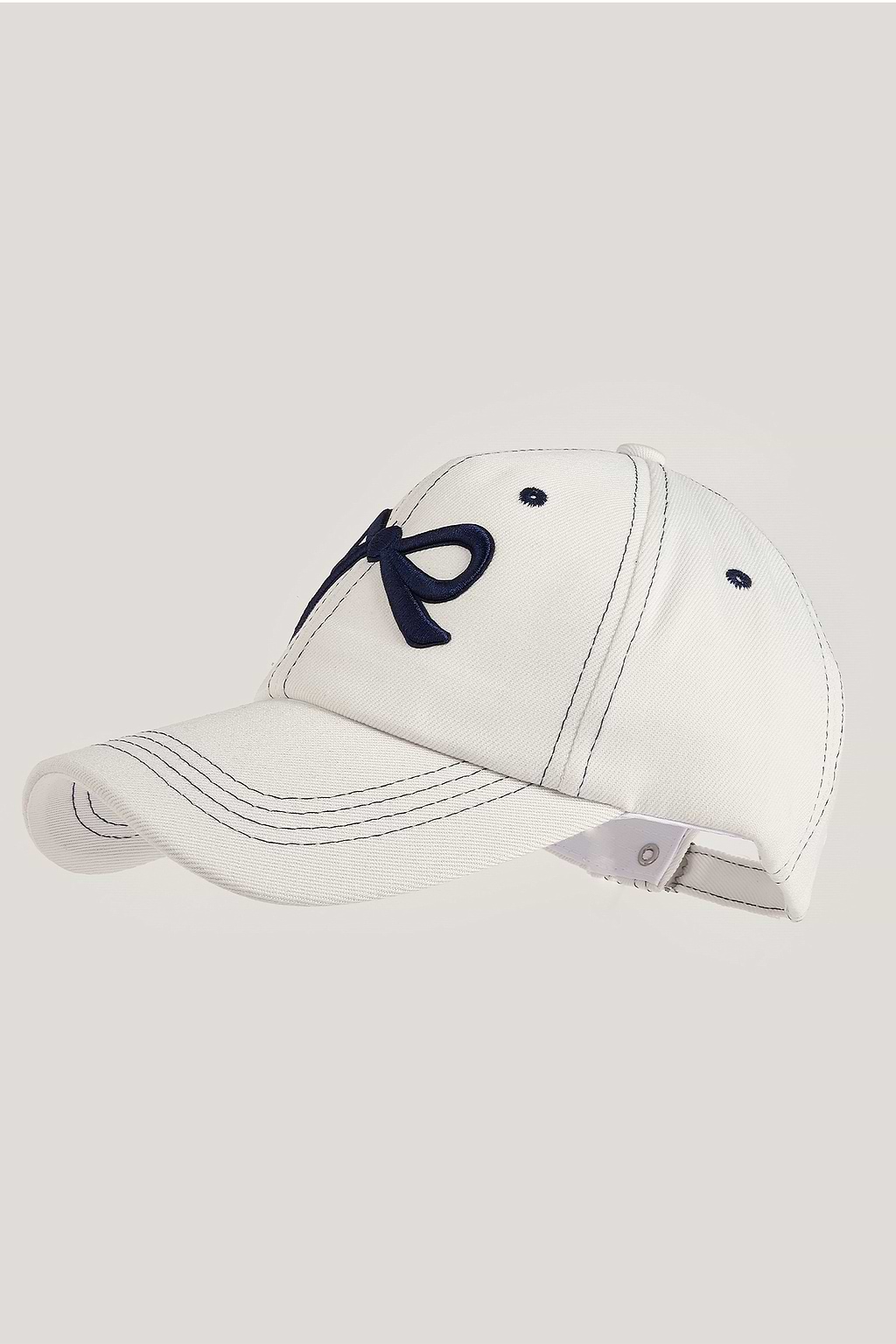 Gorra de béisbol blanca con lazo dulce