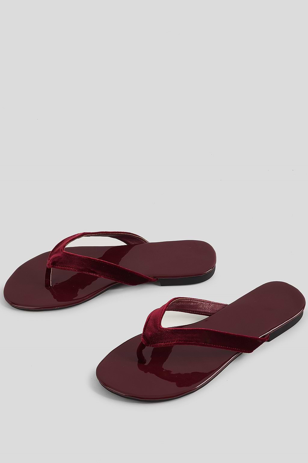 Chanclas de felpa color burdeos