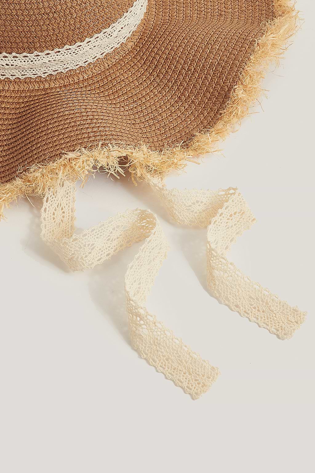 Bloemen plukken Strohoed