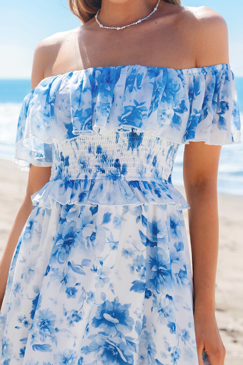 Robe longue florale épaule dénudée