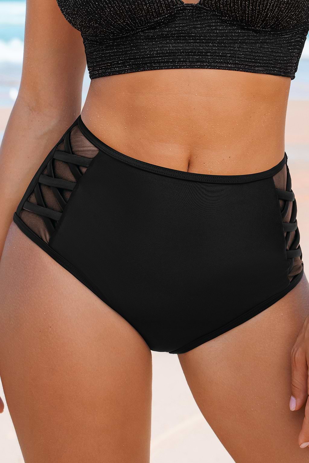 Bas de bikini noir empiècements en mesh