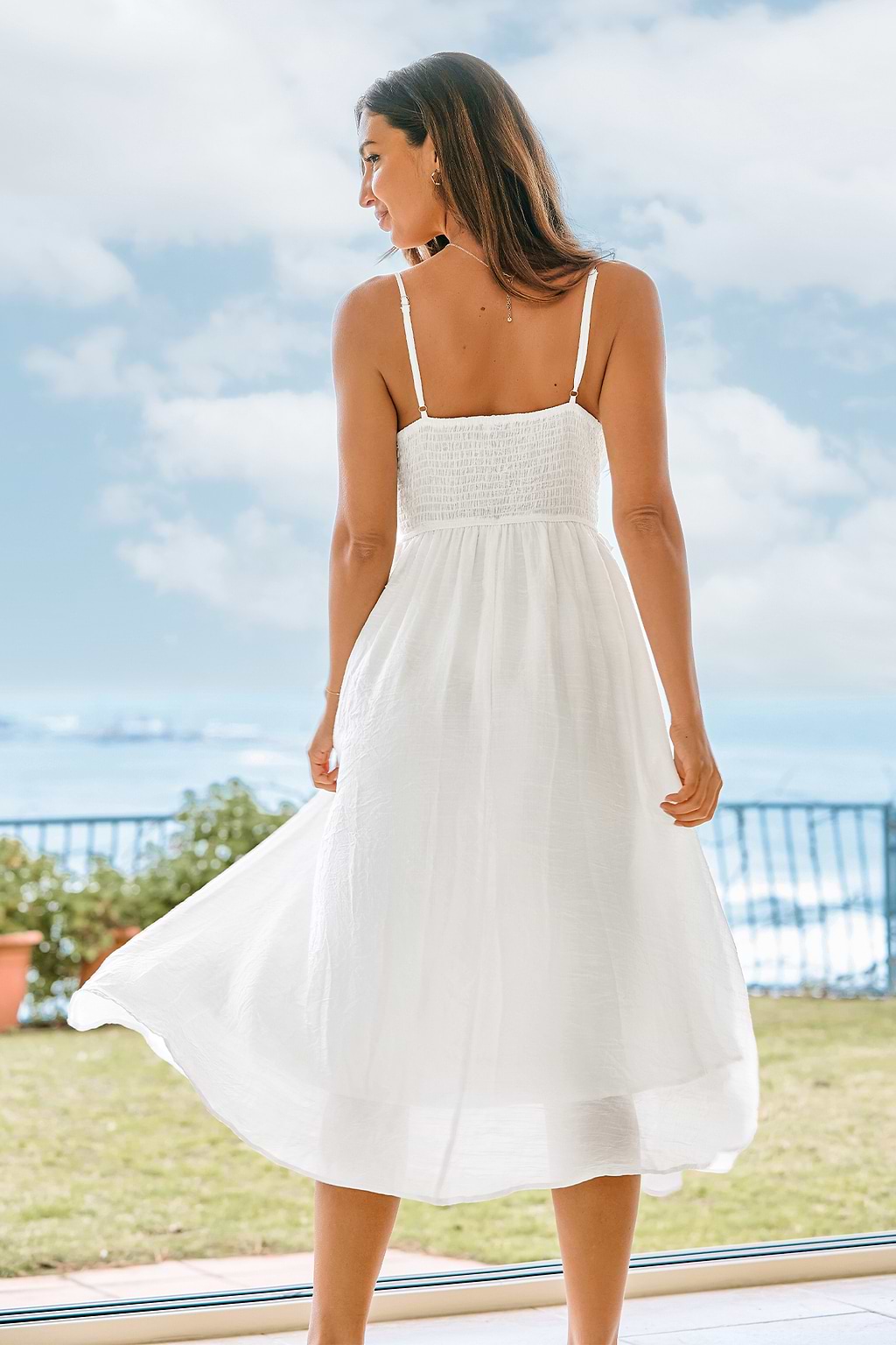 Vestido midi blanco con pecas brillantes