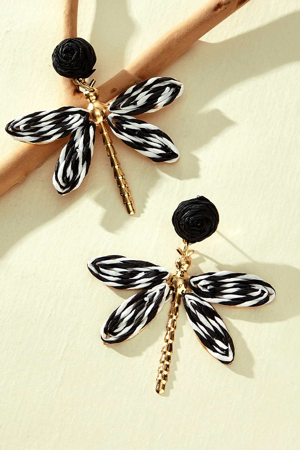 Orecchini stravaganti svolazzanti color oro