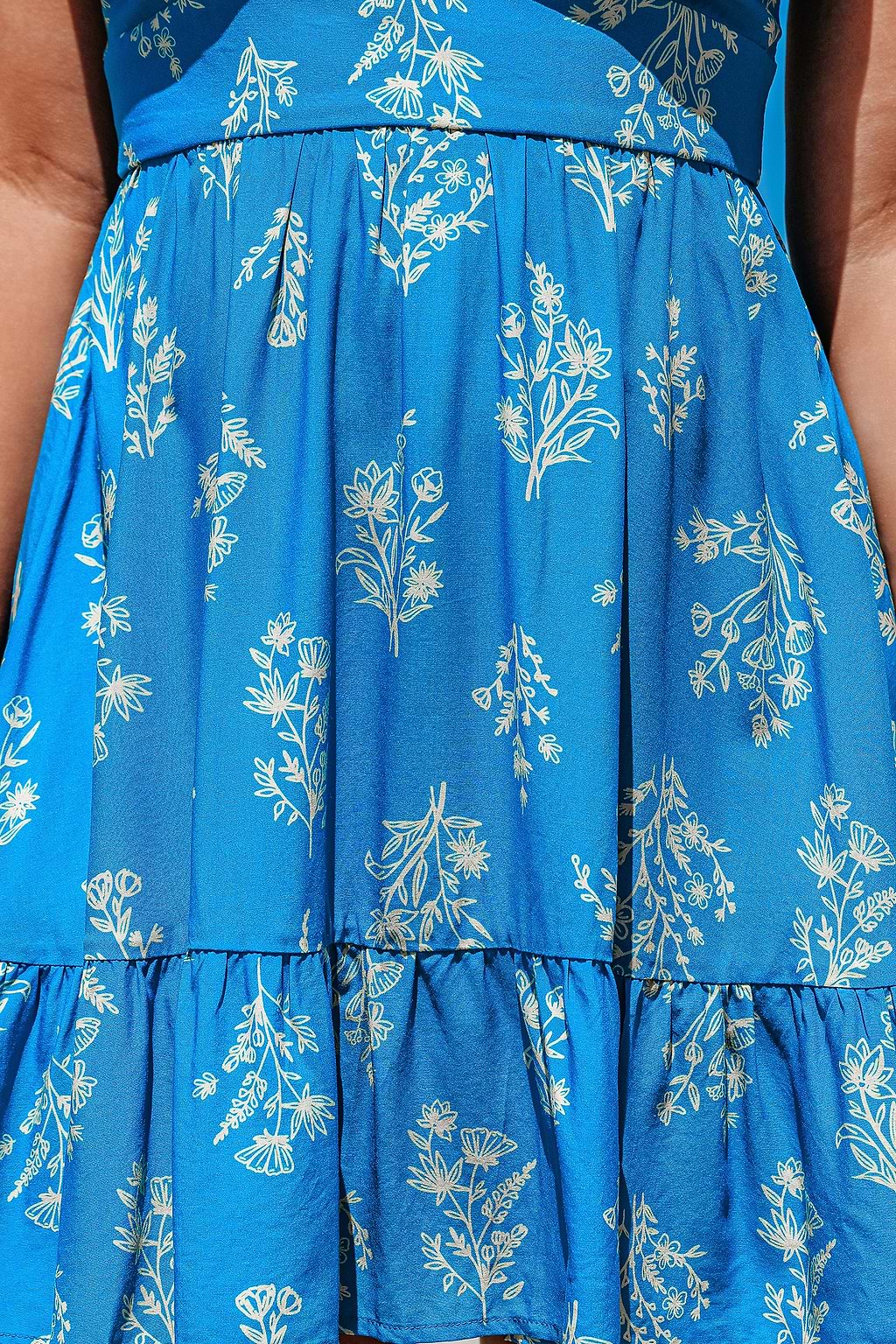 Minivestido floral bajo las estrellas