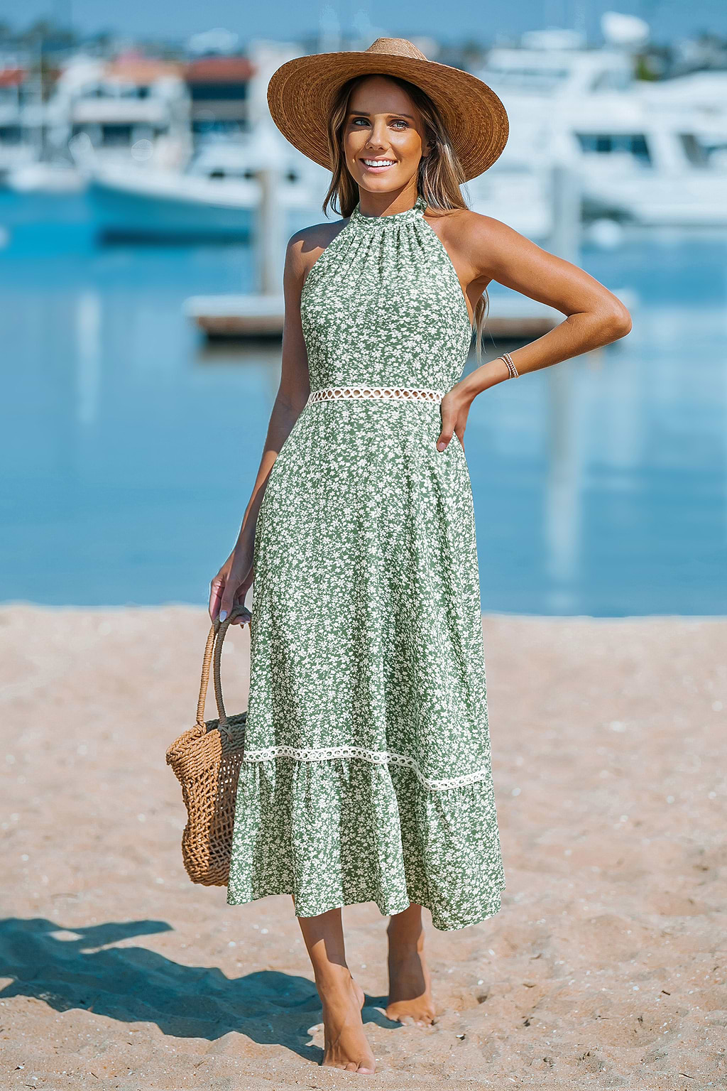 Robe ornée col haut sans manches