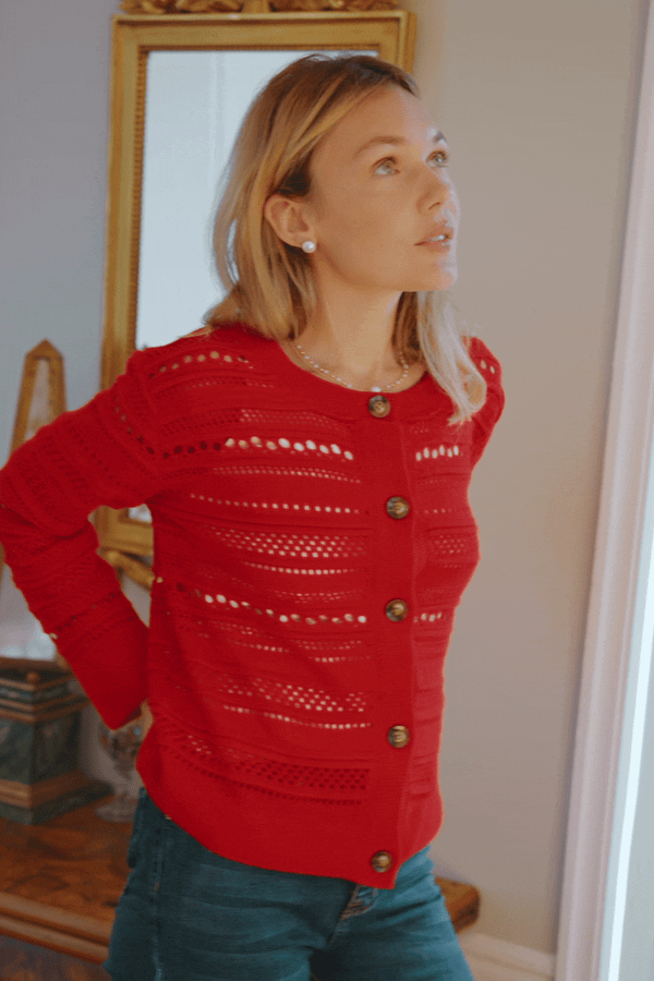 Cardigan rouge bouton sur le devant