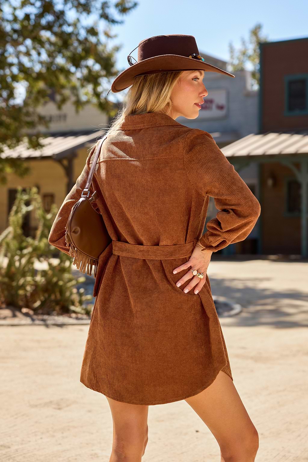 Robe courte marron tissée col de chemise