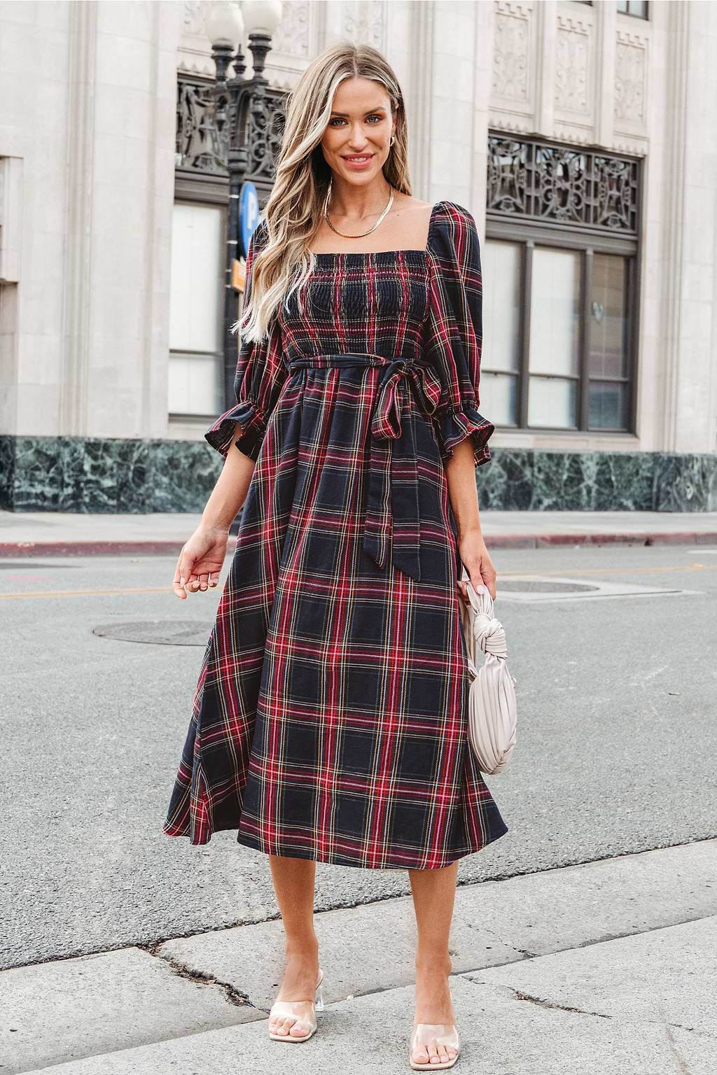 Robe maxi avec ceinture à smocks en carreaux