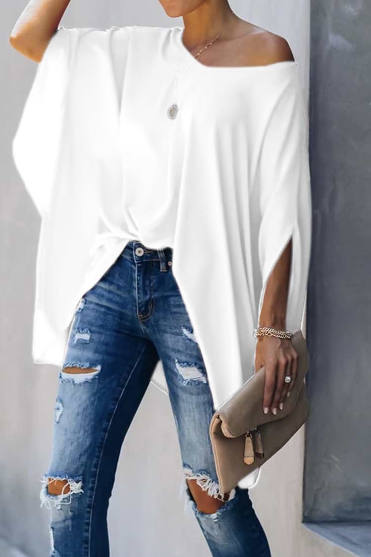 Haut blanc lâche à la taille et à manches courtes et col en V