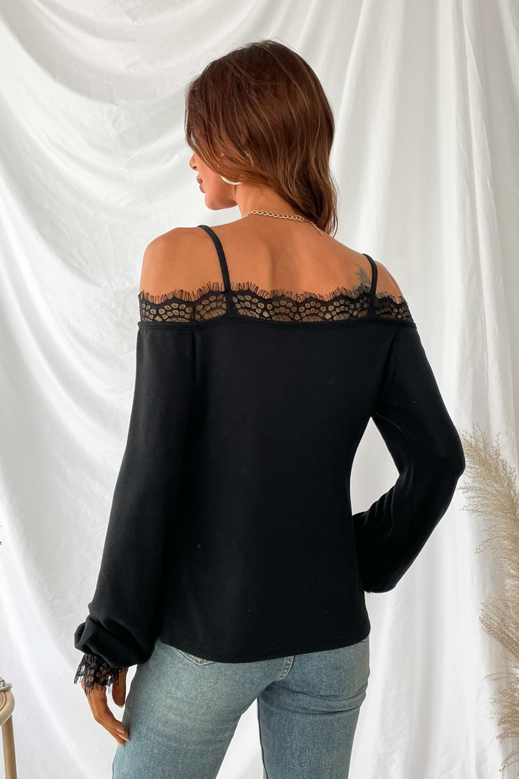 Sexy Scallop Top mit Wimpernspitze und offener Schulter in Schwarz