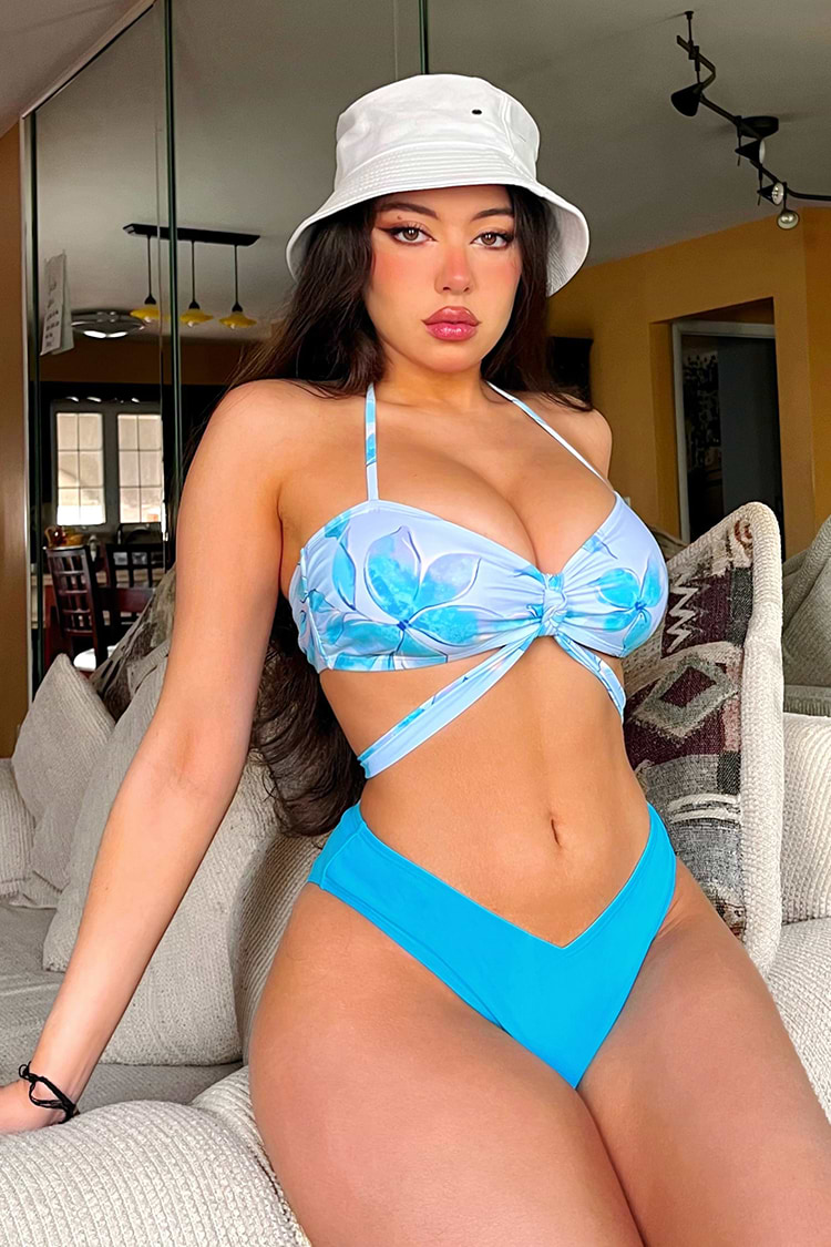 Knoten vorne Bandeau & Ultra Cheeky Hipster Bikini Set mit Blumendruck