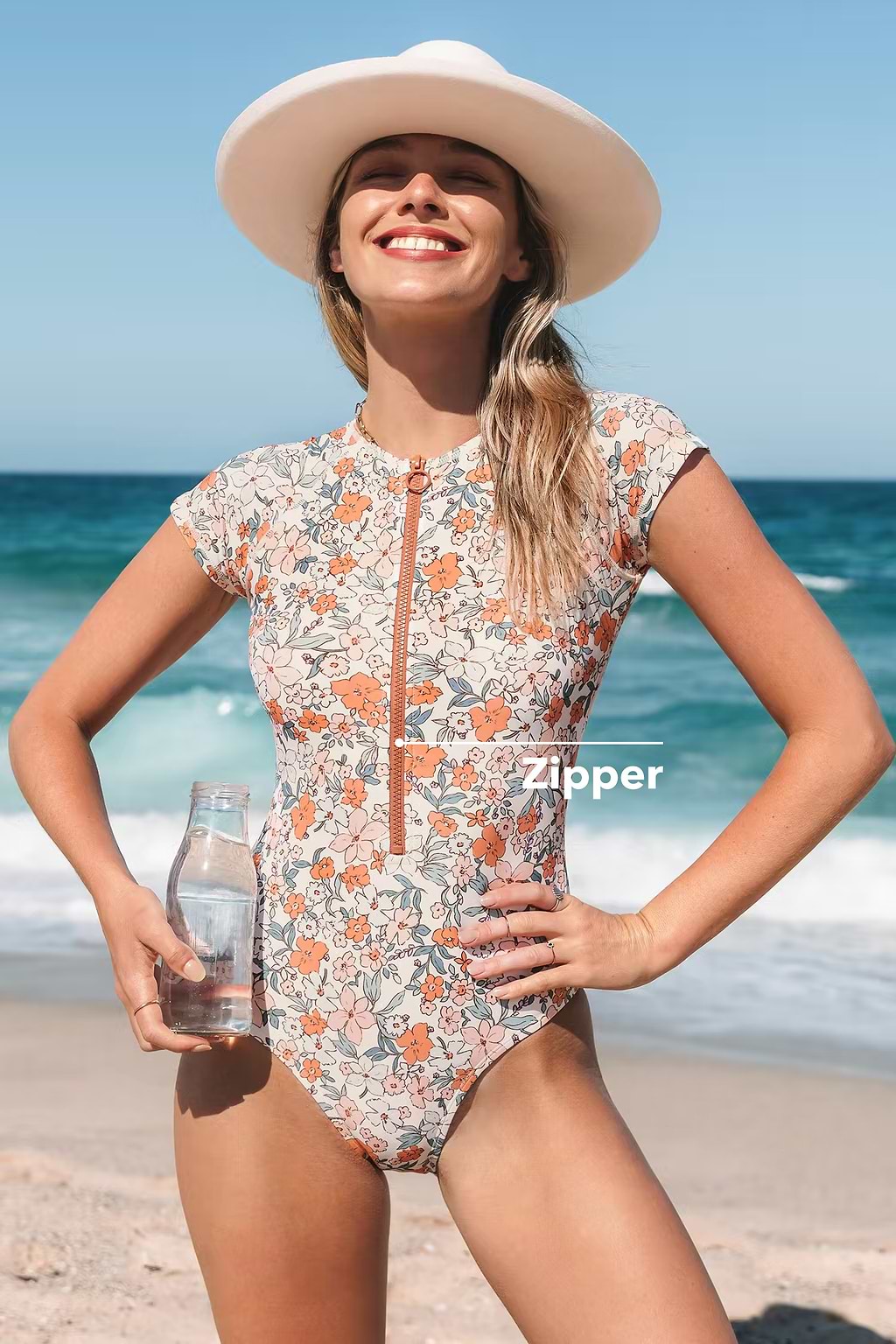 Bañador Elodie Ditsy de mangas cortas y con cremallera