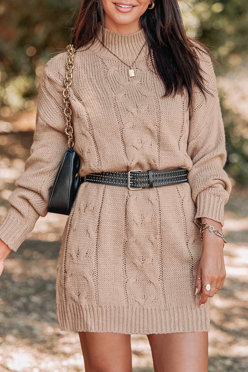 Robe pull en tricot torsadé avec ceinture