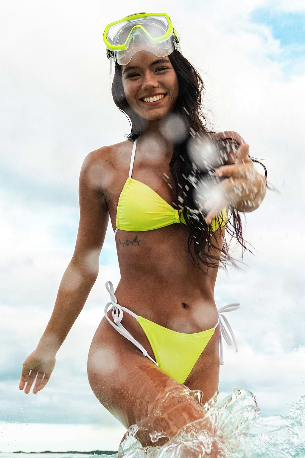 Bikini col cœur bretelles licou et bas extra échancré