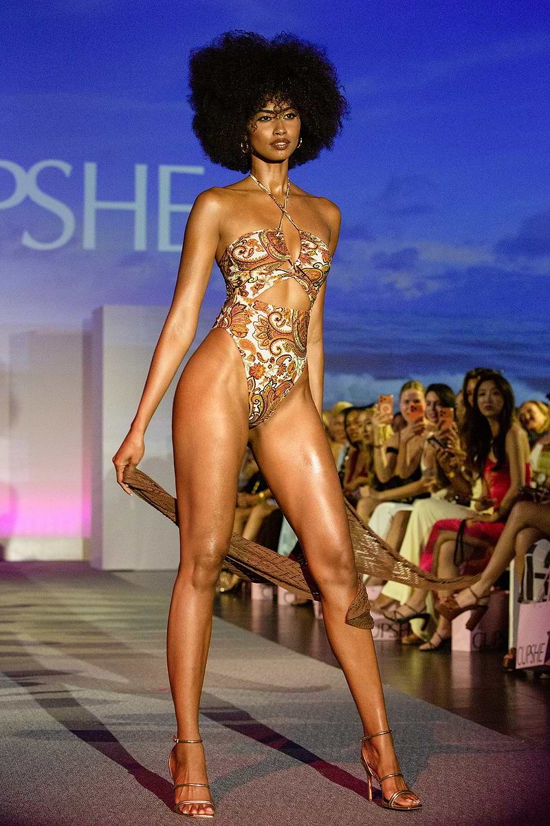 x JOJO monokini décolleté profond très échancré