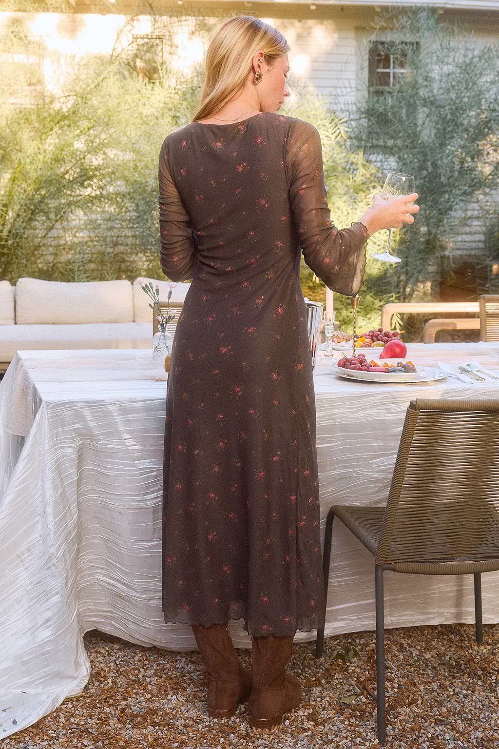 Robe longue fleurie tissée à col V et manches longues
