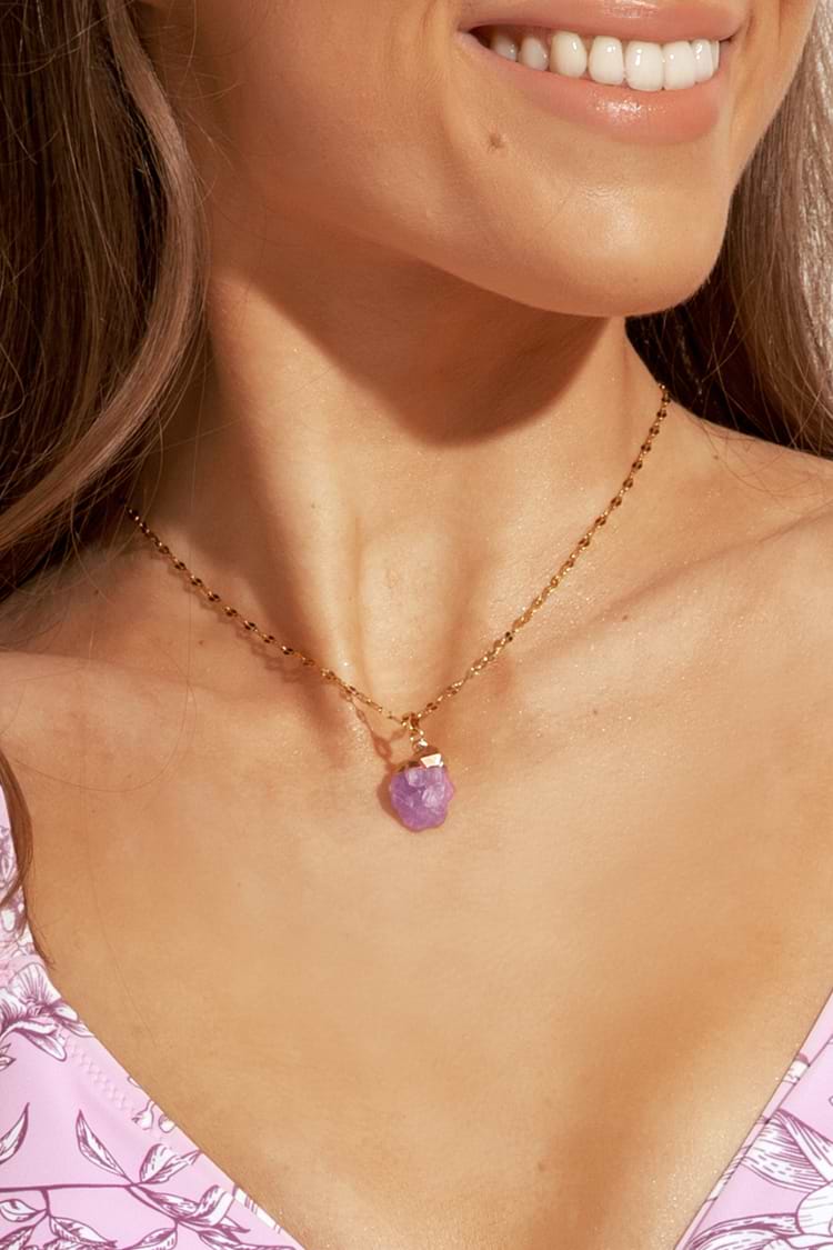 Collier moderne en métal