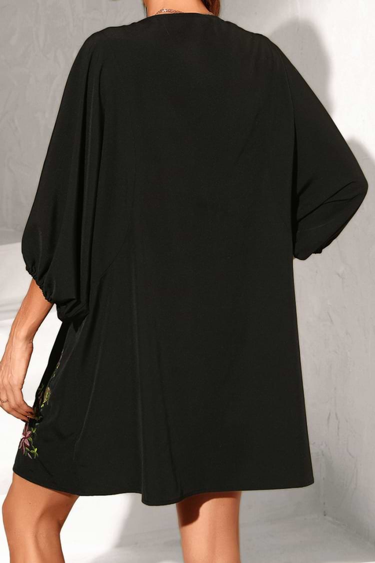 Vestido Fruncido con Bordado Floral