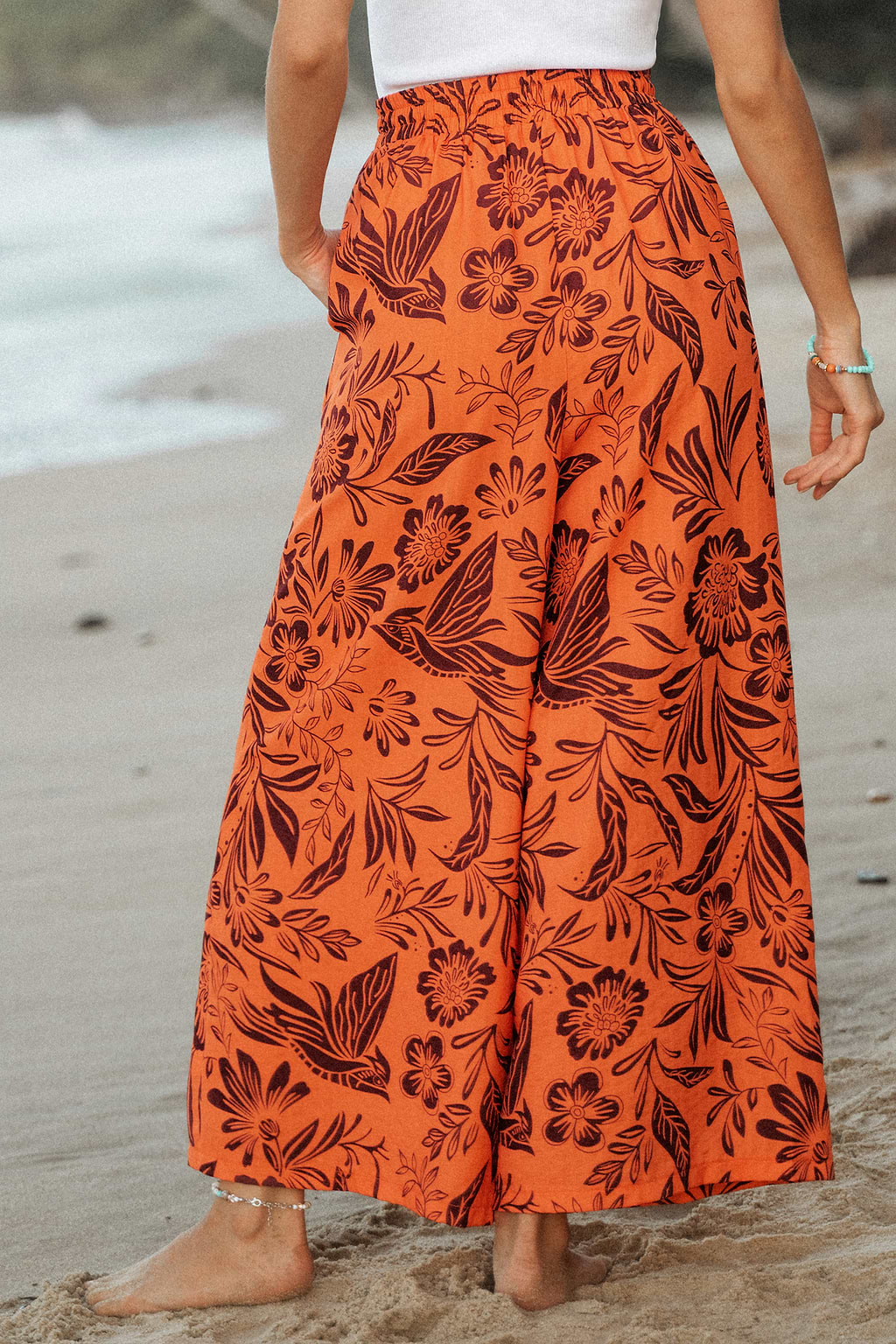 Conversationele broek met wijde pijpen en bloemenprint