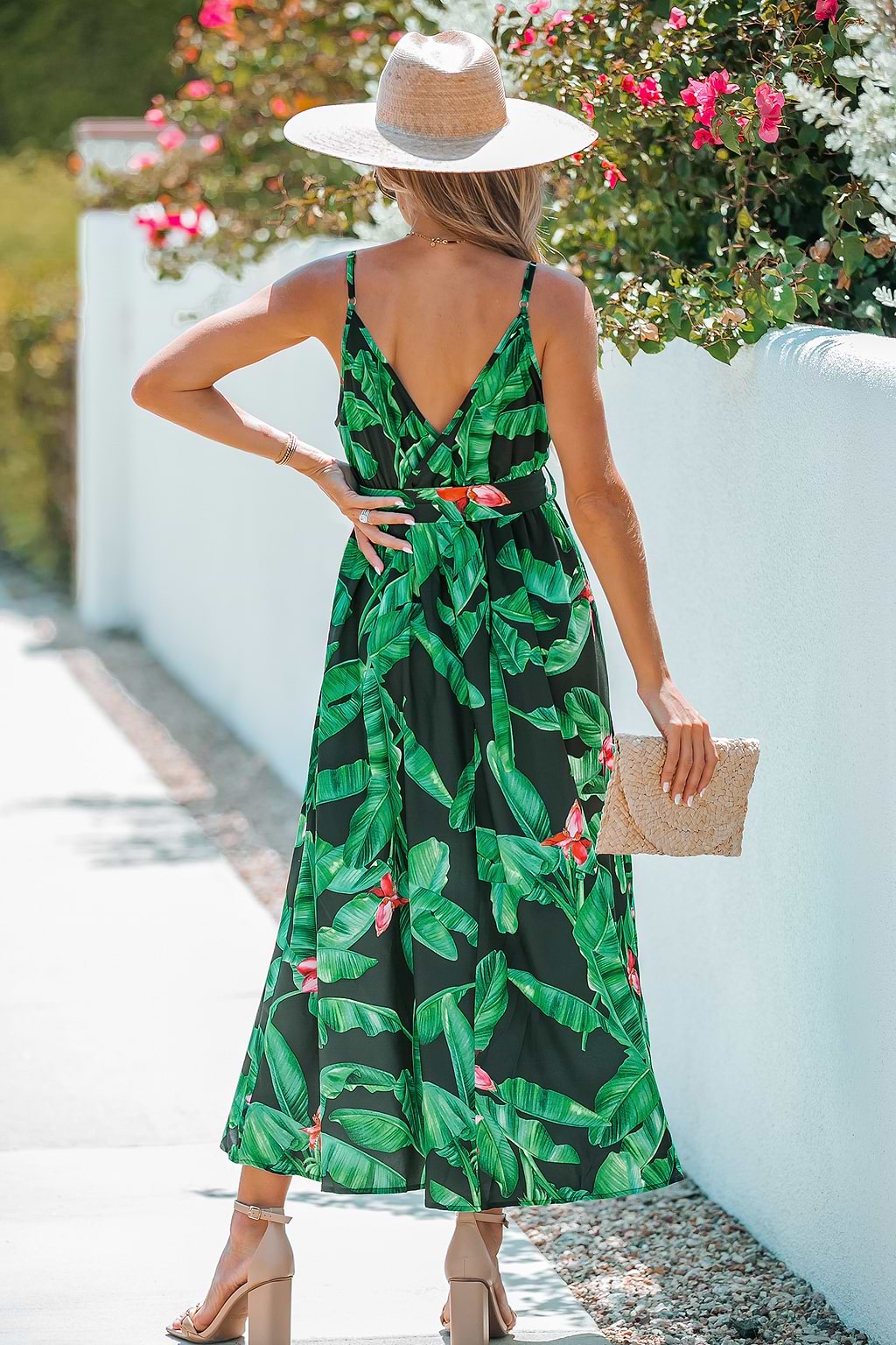 Vestido largo con cinturón y estampado de hojas tropicales
