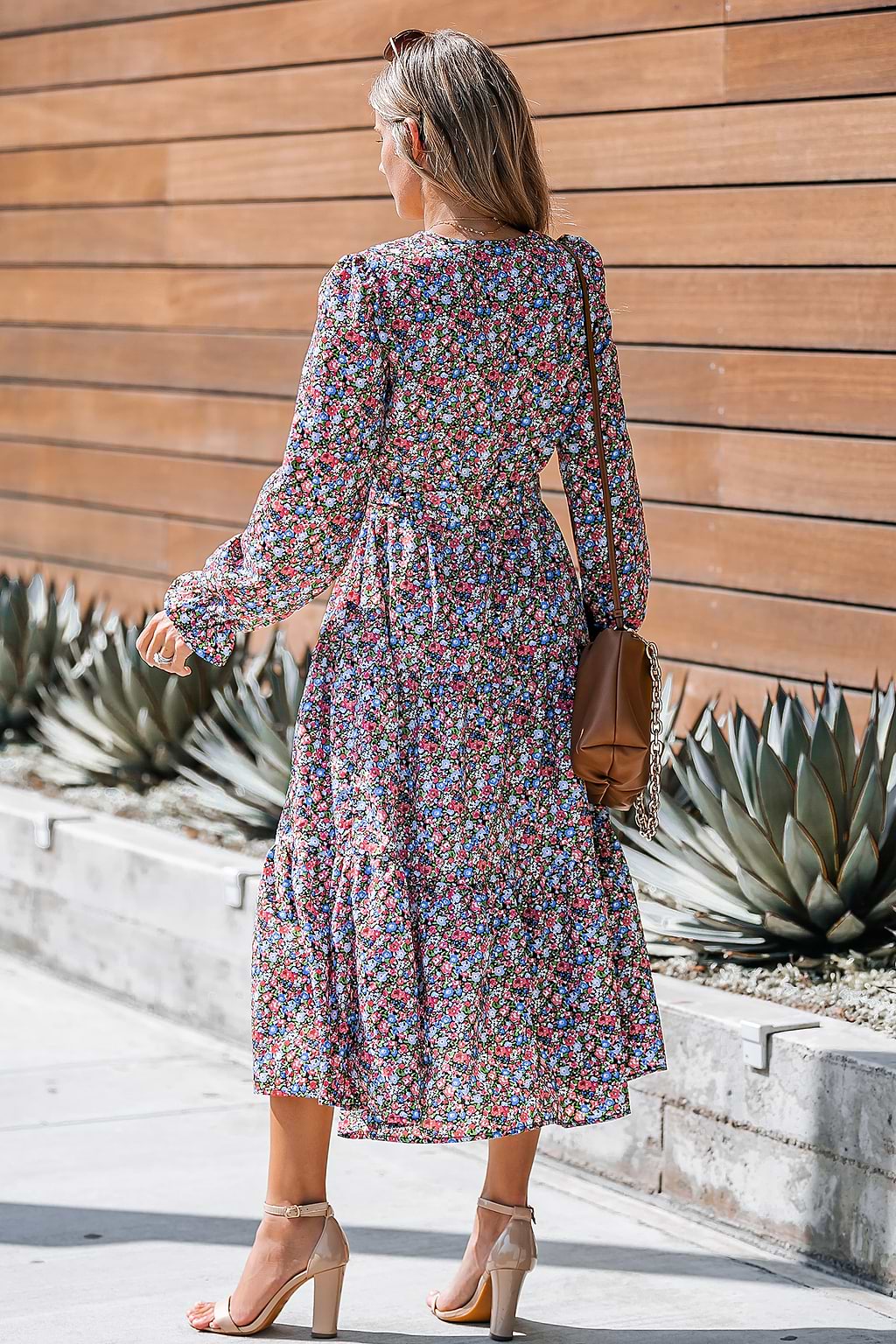 Vestido largo con manga trompeta floral de florecitas