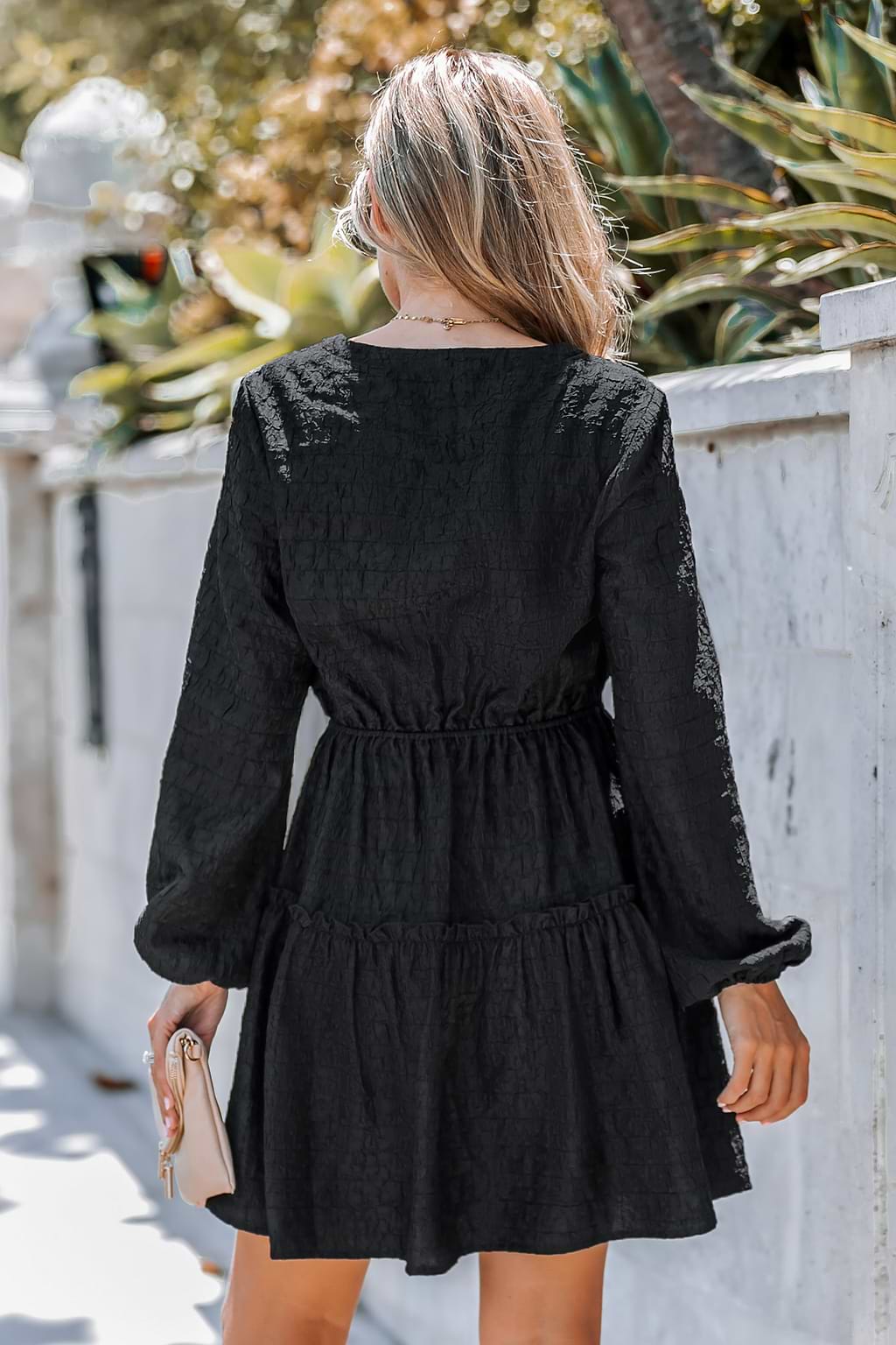 Minivestido con volantes y cordón de ónix