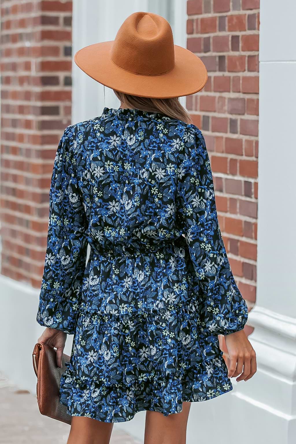 Minivestido con cuello anudado y estampado floral bohemio