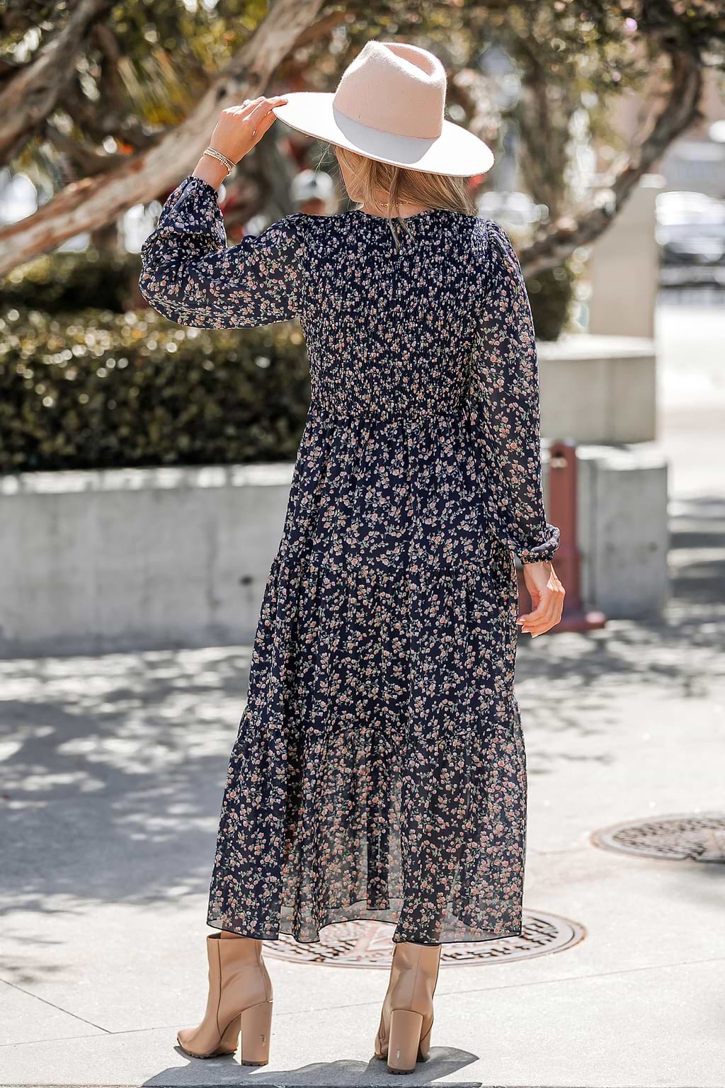 Ditsy Floral Print Round Neck Maxi Dress