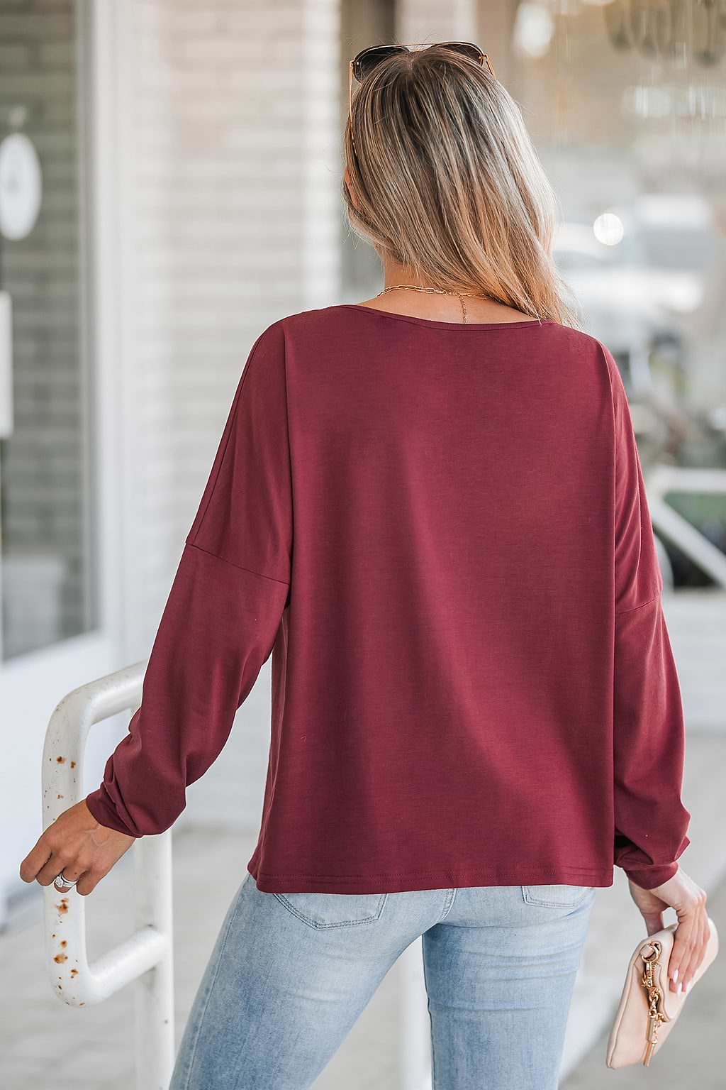 V-Ausschnitt T-Shirt mit gestickter Spitze